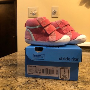 stride rite soft motion milo sneaker