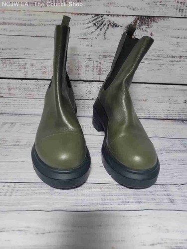 NWOB Women's Stuart Weitzman Olive Green Boots Size 7.5 - Picture 2 of 6