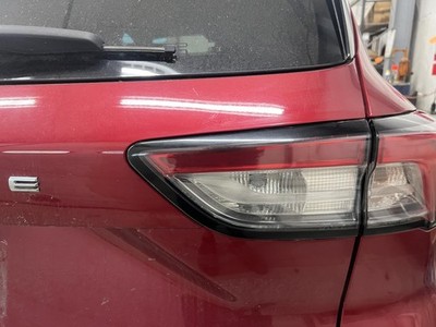 Used Right Tail Light Assembly fits: 2020 Ford Escape liftgate mounted Right Gra