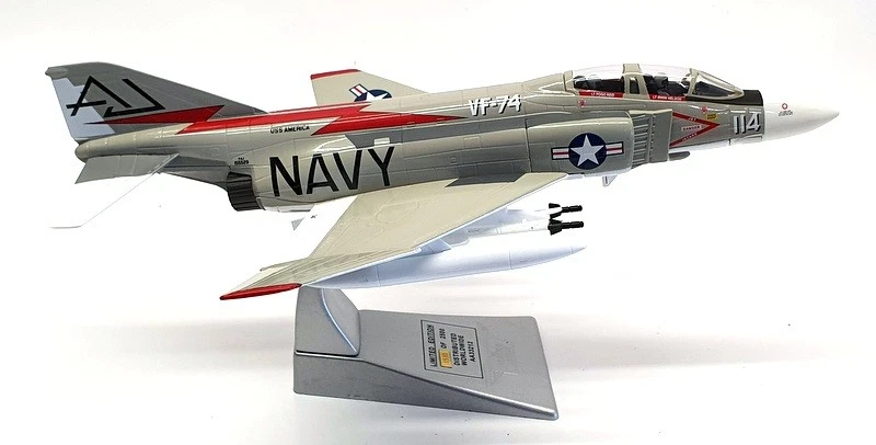 Corgi 1/72 Scale AA33212 - McDonnell F-4J Phantom VF-74 SQN US Navy Duxford - Image 4 of 4