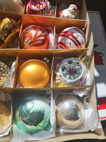 Vintage Collectible Glass Christmas Indented Reflective Ball Ornaments Box 12 - Imagen 5 de 9