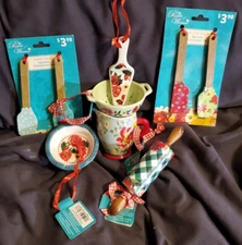 The Pioneer Woman Baking Christmas Ornaments - You Choose