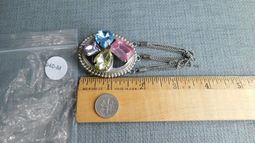Vintage Brooch Rhinestone Gems & Dangle Chains #040-M - Picture 4 of 4