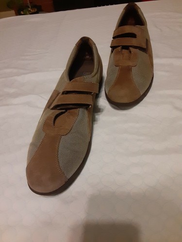 Munro Jolie Taupe Brown Fabric suede size 10.5 great condition womens MSRP $225 - Picture 2 of 12