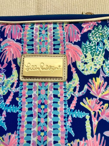 Lilly Pulitzer Folio Sleeves Seen & Herd 13”x9.5” Fits 12.5” Laptop - Picture 2 of 5