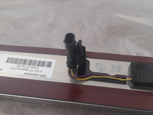 NEW GENUINE JAGUAR F-TYPE R/H ILLUINATED TREAD PLATE SILL SCUFF PLATE RIGHT ONLY - Picture 5 of 7
