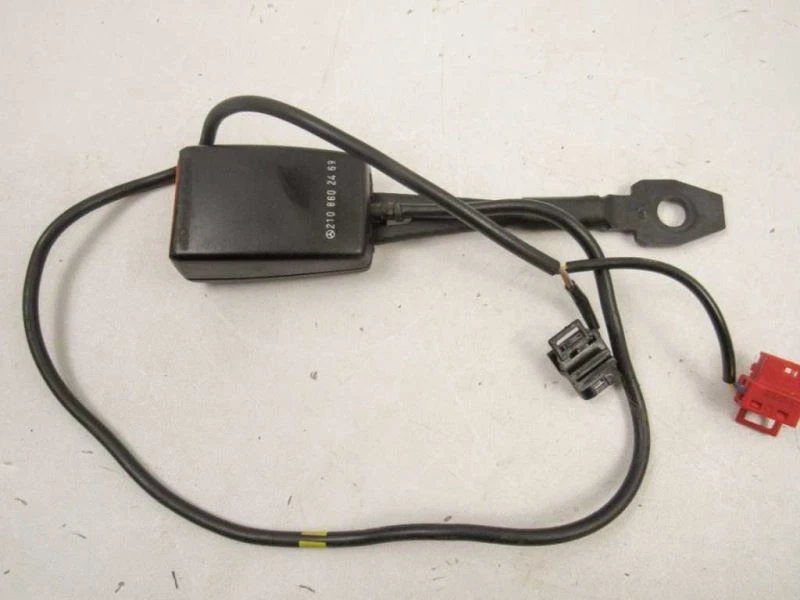 Hebilla de cinturón de seguridad delantero derecho 2108602469 se adapta a 96-03 Mercedes W210 E320 E430 Foto 4 de 4