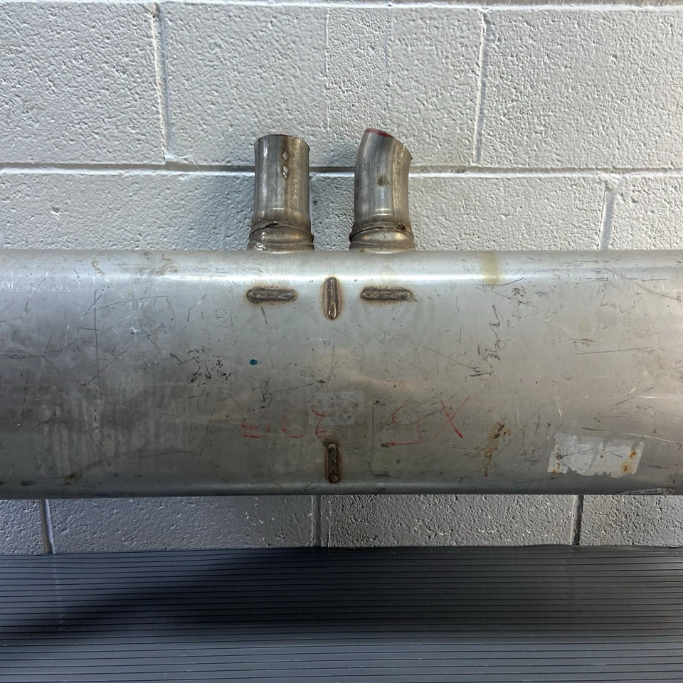 2011-2013 BMW X5 X6 E70 E71 4.4L N63 Rear Exhaust Muffler W / Tips OEM Foto 3 de 4