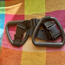 I Pair x Grab handles on adjustable straps.