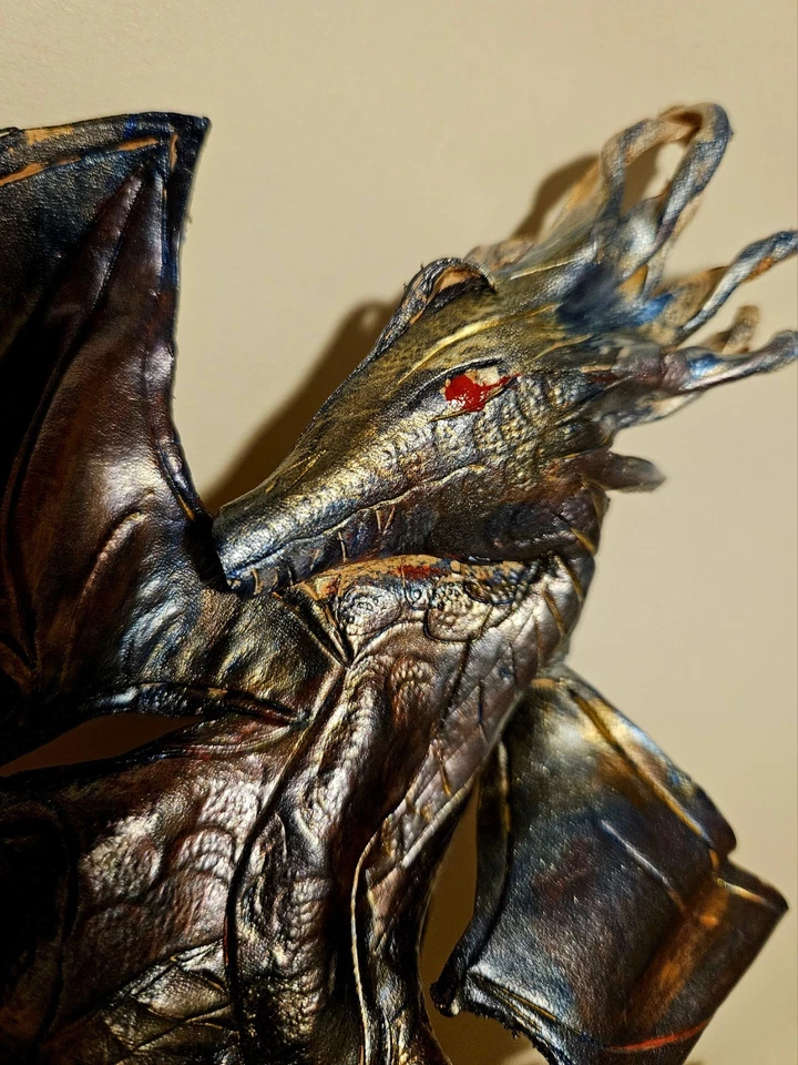 Cabecero Disfraz Dragón Cuero Foto 3 de 4