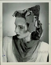 1946 Press Photo Hand crocheted hat made with Plexon designed by John-Frederics