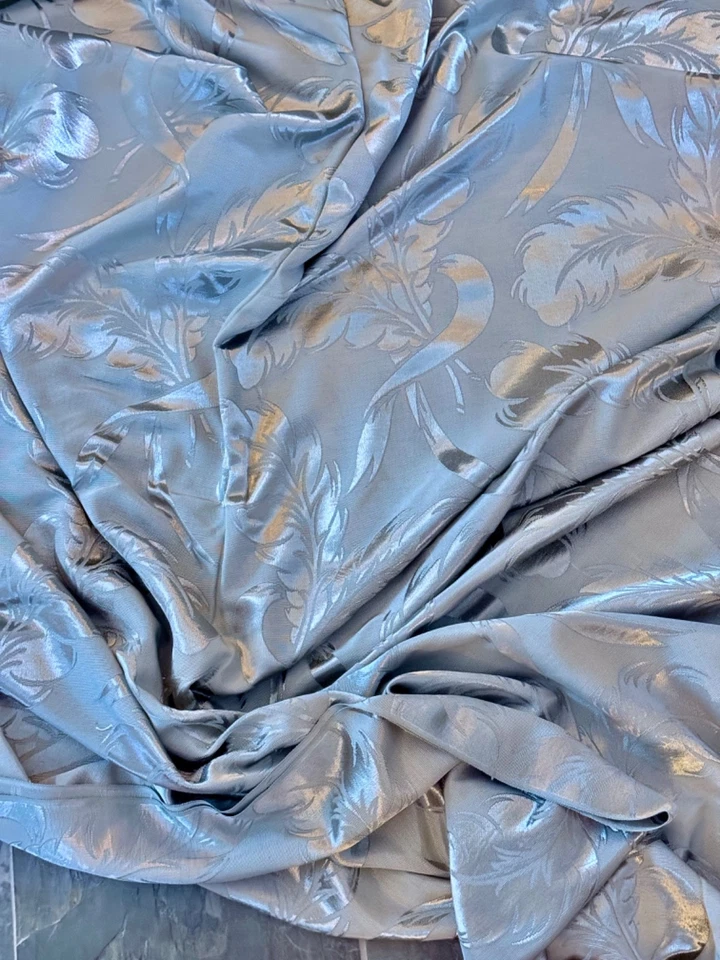 Tela Art Deco Plateada Hollywood Regency Plumas de Avestruz Brocado Satinado Vintage Foto 4 de 4