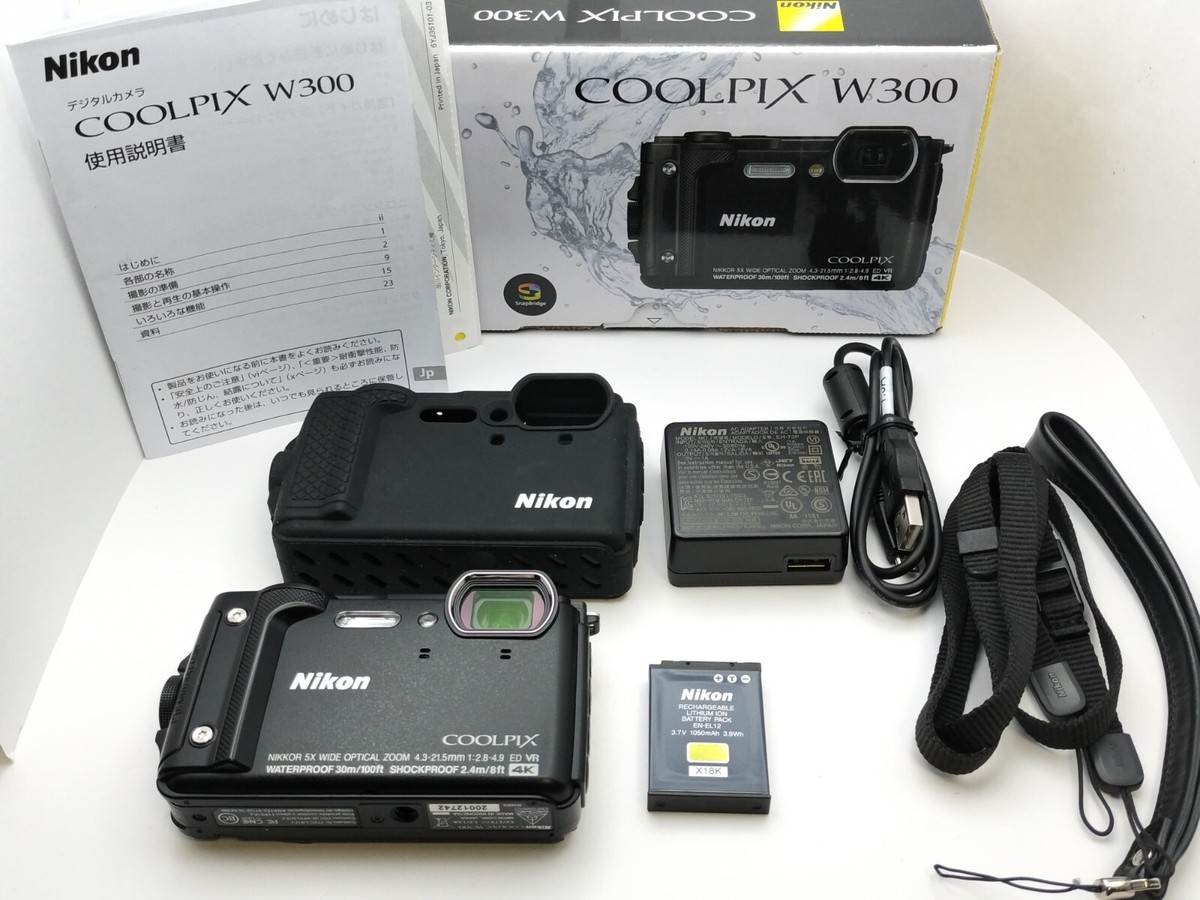 Nikon COOLPIX W300 本体と付属品 Nikon COOLPIX W300 Camera (Black) + Tripod + Case - 64GB Kit