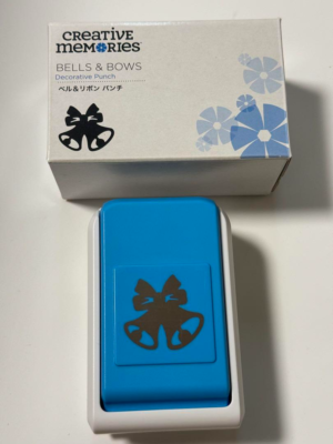 ぶーぶー　Creative Memories クラフトパンチ 36、リボン Creative Memories Bells & Bows Decorative Punch Bell & Ribbon