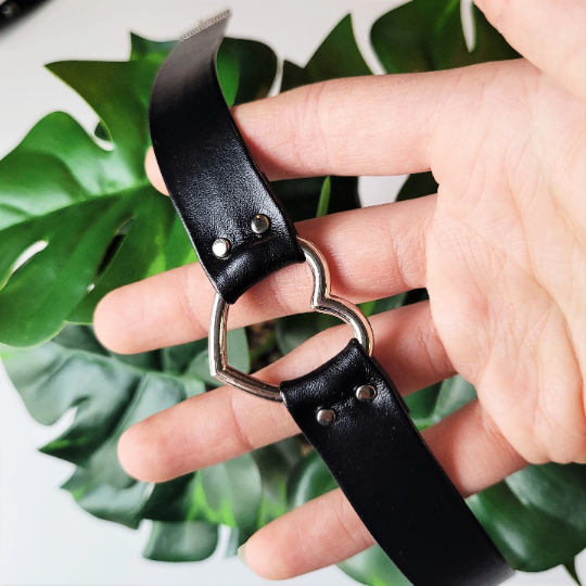 Handgemaakte zwarte lederen choker kraag voor vrouwen, punk gothic hart O-ring slip ketting lange ketting met verstelbare gesp, ONE SIZE, Kunstleer, Alexandriet