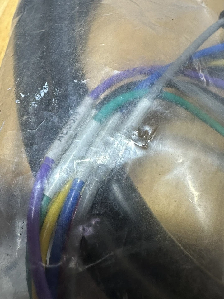 DVI-I Dual Link to 7- BNC Male Breakout Cable - Image 4 of 4