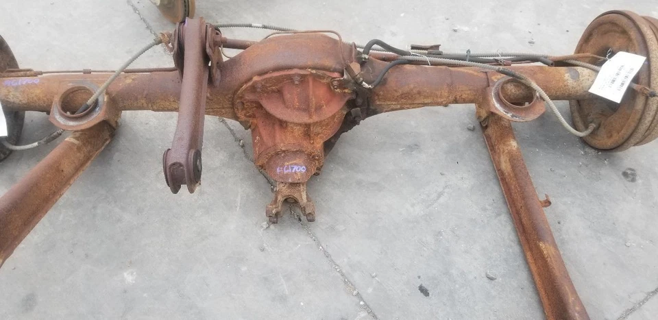 67 FORD THUNDERBIRD WDV-AT3 6MB 104 REAR AXLE WITH DIFFERENTIAL 3.00 RATIO Foto 3 de 4