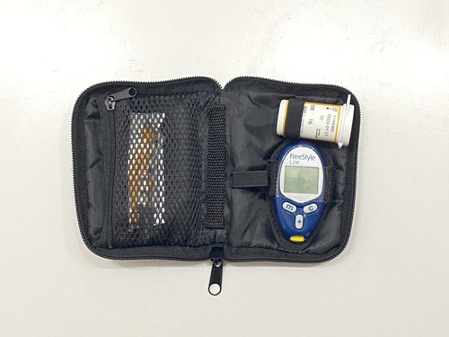 Freestyle Freedom Lite Blood Glucose Monitoring System - Picture 4 of 6