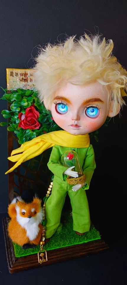 Muñeca Blythe personalizada única en su clase: El Principito con zorro y soporte de madera Foto 3 de 4