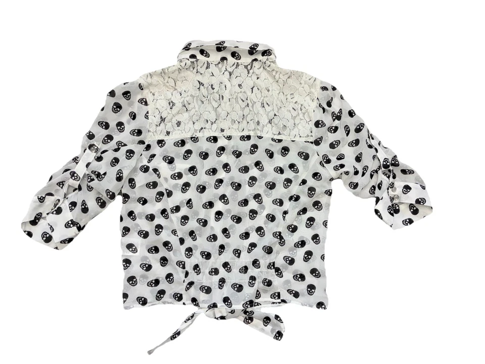 Blusa Bongo Caveira L Laço Branco Frente Renda Ombro Crop Gótico Alt Nerd Escritório Y2K - Imagem 3 de 4