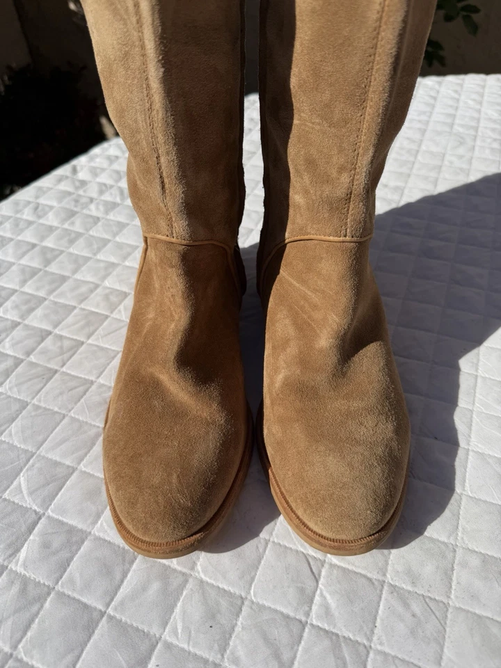 BOTAS ALTAS DE GAMUZA UGG MUJER DALEY CASTAÑO CUERO RIBETE ECUESTRE 1020257 9 Foto 4 de 4
