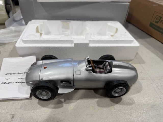 CMC Mercedes-Benz 1:18 Contemporary Manufacture Diecast Cars