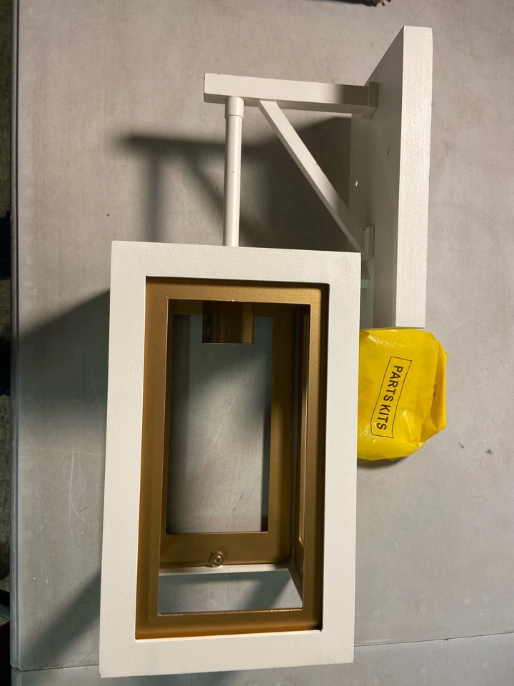 Maxim 30052CLWTGLD Aplique de Pared Exterior Neoclass 16", Blanco/Dorado, Luz Moderna Fi Foto 3 de 3