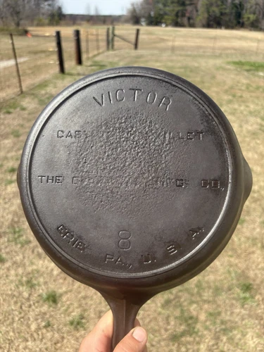 Griswold Victor #8 722C Cast Iron Skillet Frying Pan - Picture 3 of 9