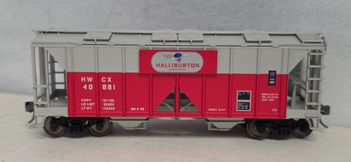 Halliburton 2 bahías tolva cubierta 40881 Bowser Railroad ruedas de metal Kadee RTR | Condition: Used