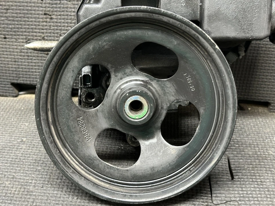 Bomba de dirección asistida GMC Canyon 2,8 L 2004 2005 2006 2007 2008 2009 2010 2011 2012 Foto 3 de 4