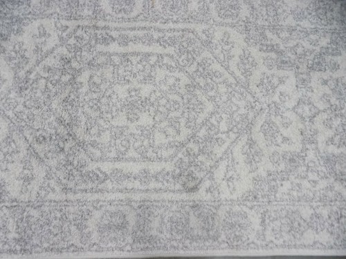 IVORY / SILVER 2'-6" X 8' Stained Rug, Reduced Price 1172590307 ADR108B-28 - Picture 3 of 4
