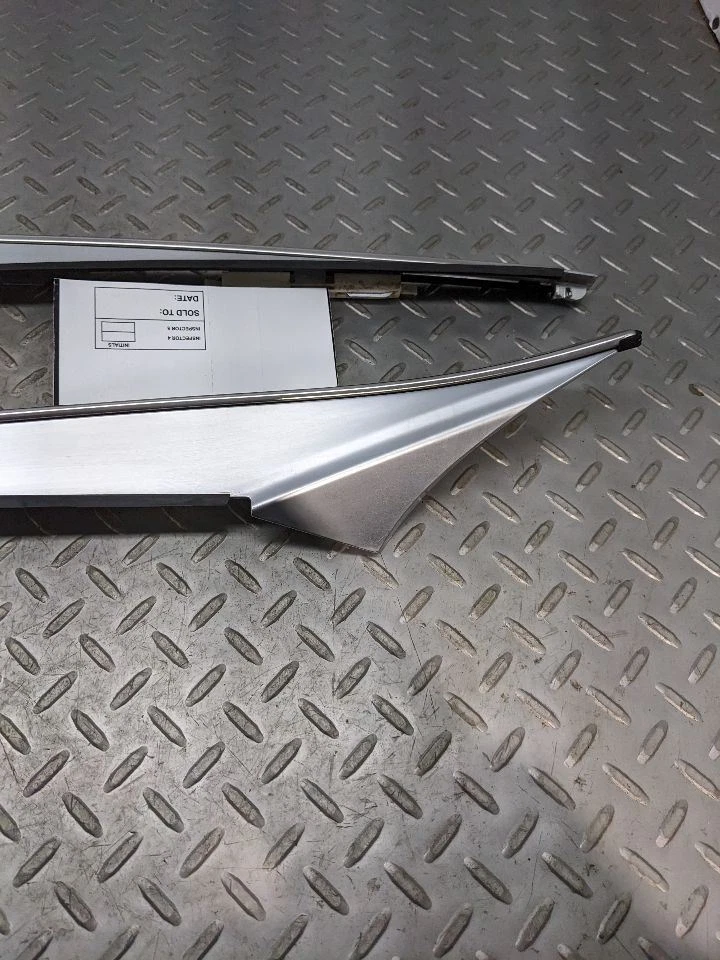 Par de pilares de parabrisas trasero derecho y derecho Acura TL 2009-2011 1144469 Foto 2 de 4