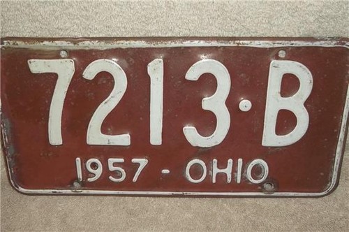 VINTAGE 1957 OHIO PASSENGER VEHICLE LICENSE PLATE 7213•B SINGLE MAROON & WHITE