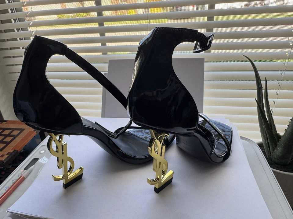 Sandalias SAINT LAURENTOpyum charol adornadas Foto 2 de 3