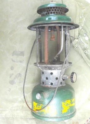 Lot lampe de camp Coleman US 1944 à restaurer toile de tente US et piquets - Photo 1/4