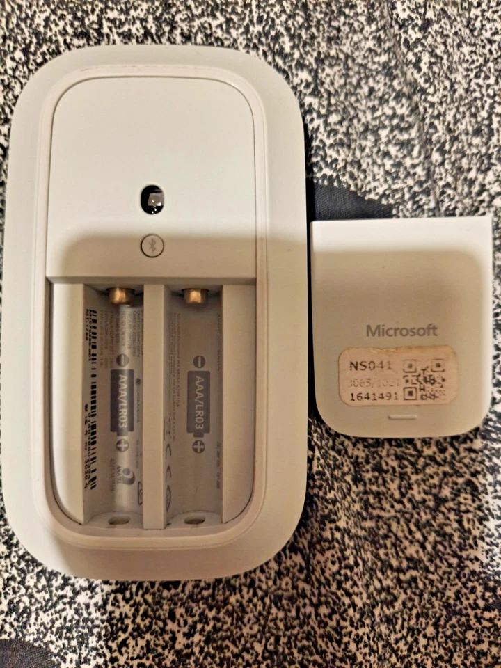 Microsoft Surface Mobile Wireless Mouse Bluetooth 1679/1679C - Image 3 of 4