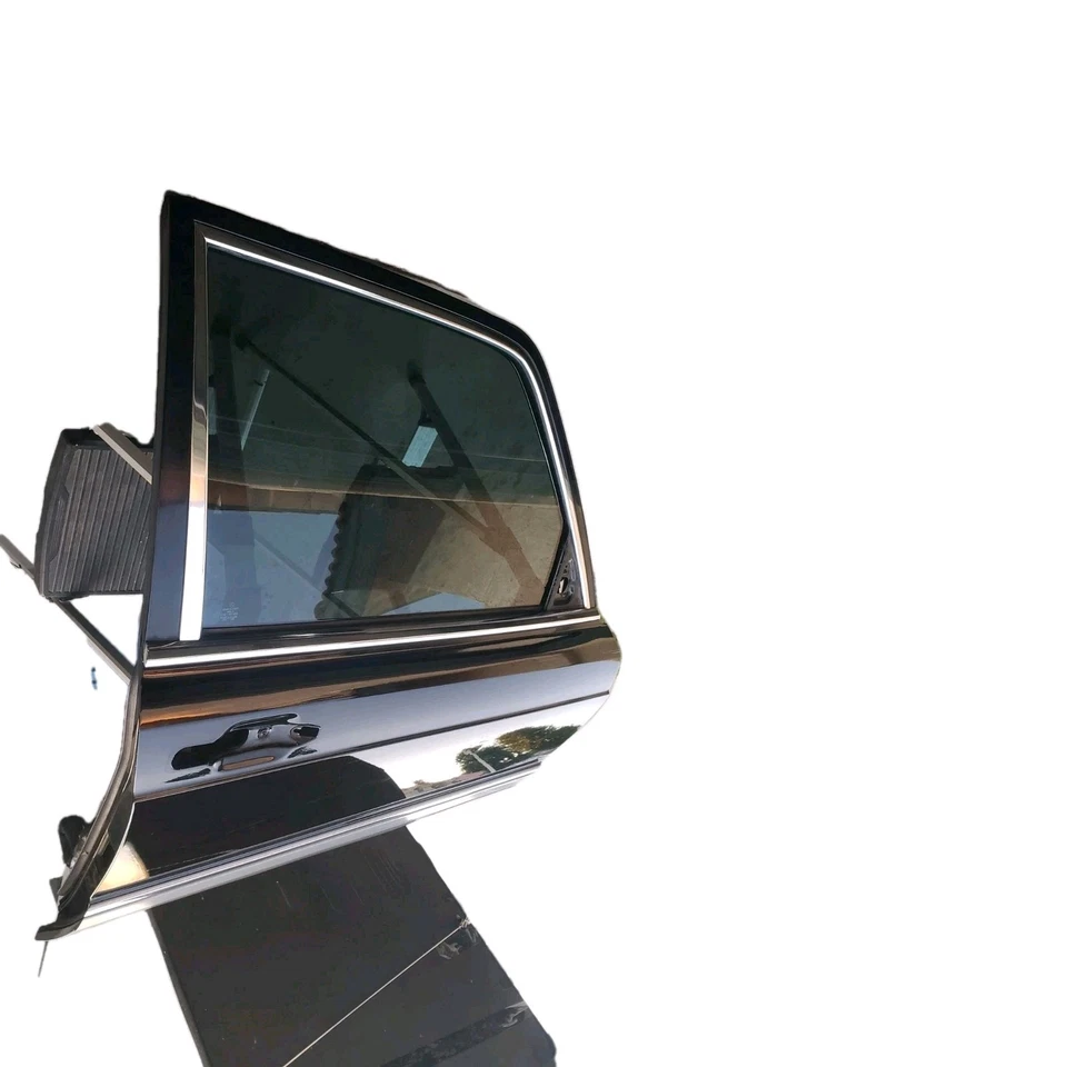 Черная и серая передняя пассажирская дверь W126 Mercedes Benz 300sel 420sel 560sel - Изображение 3 из 4