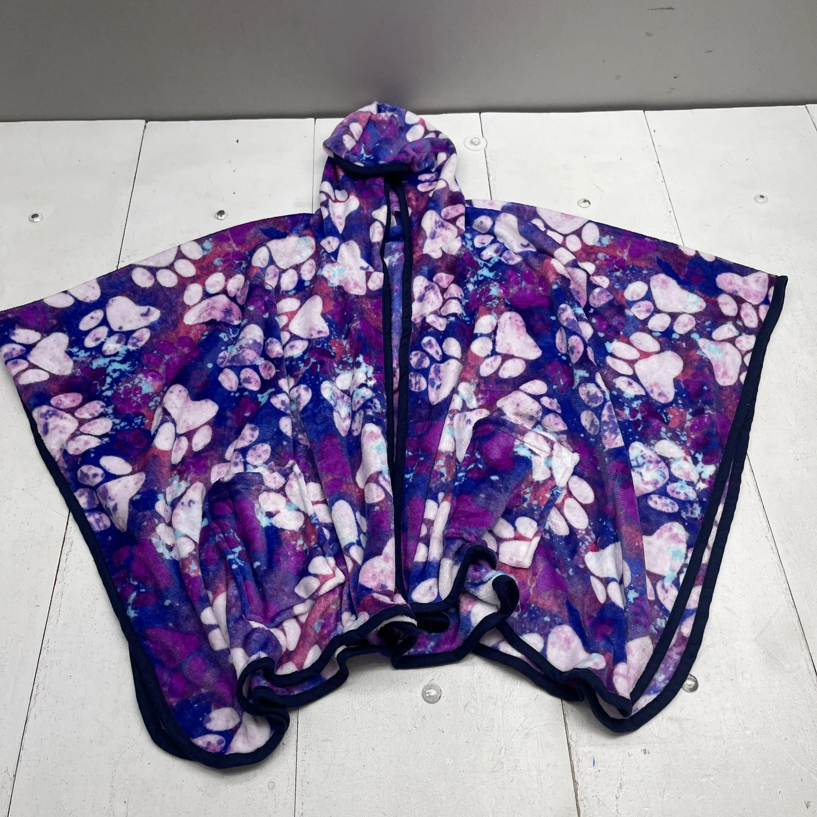 The Animal Rescue Site Poncho Womens Free Size Purple Paw Print Fleece Hooded