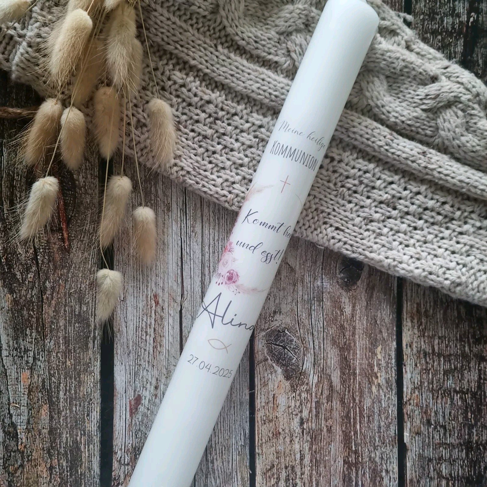 Kommunionkerze / Taufkerze für Mädchen mit Blumenkranz, Name und Datum, Spruch