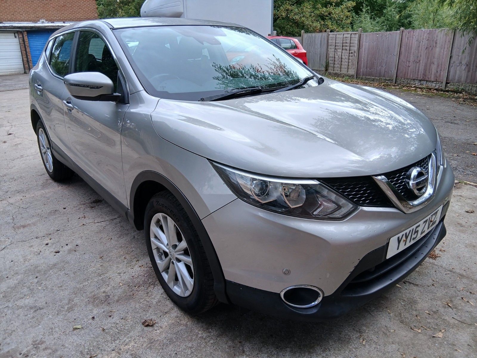 2015 Nissan Qashqai, photograph 2