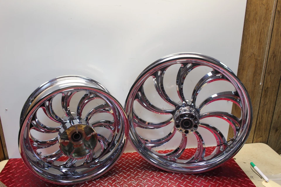 Harleyystreet Glide 21 2009 llanta delantera y 17 trasera billet RC Performance SG44 Foto 2 de 4