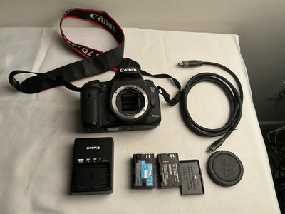 Canon EOS 7D Mark II 20.2MP CMOS Digital SLR Camera + Extras MK II