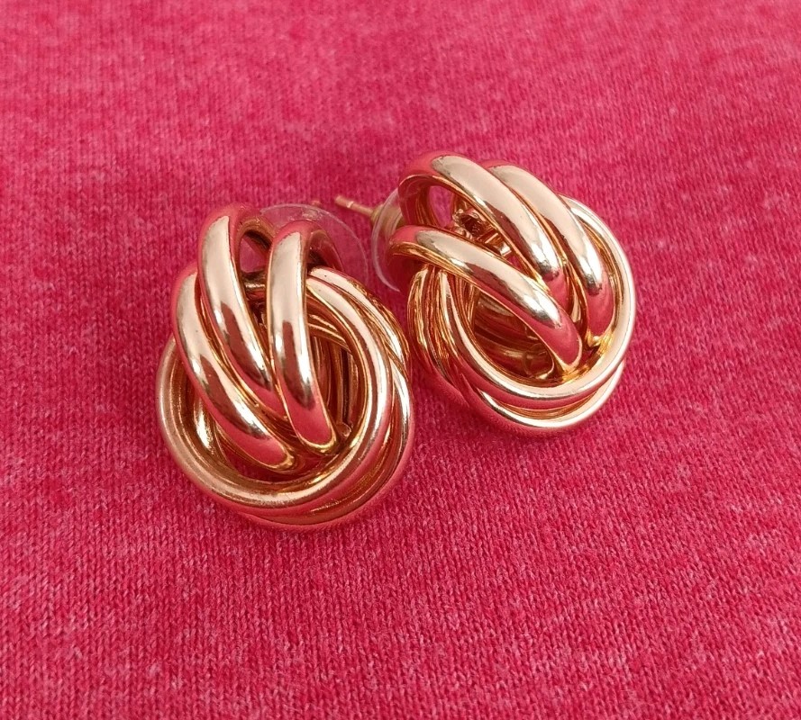 Vintage Knots Gold Earrings! View 2
