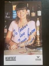 TRICIA PENROSE TV ACTRESS (HEARTBEAT) VINTAGE HAND SIGNED CAST CARD