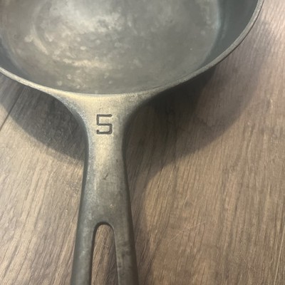 Vintage Griswold No. 5 Cast Iron Skillet A 724 Small Logo Erie, PA Very Good 