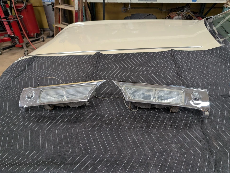 1963 Buick Wildcat Cornering Lights Front Fender Marker Lamps Electra - Image 2 of 4