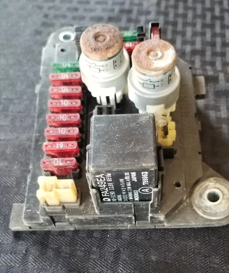 Panel de fusibles Kawasaki GPZ750 1984 ♻️ Foto 4 de 4