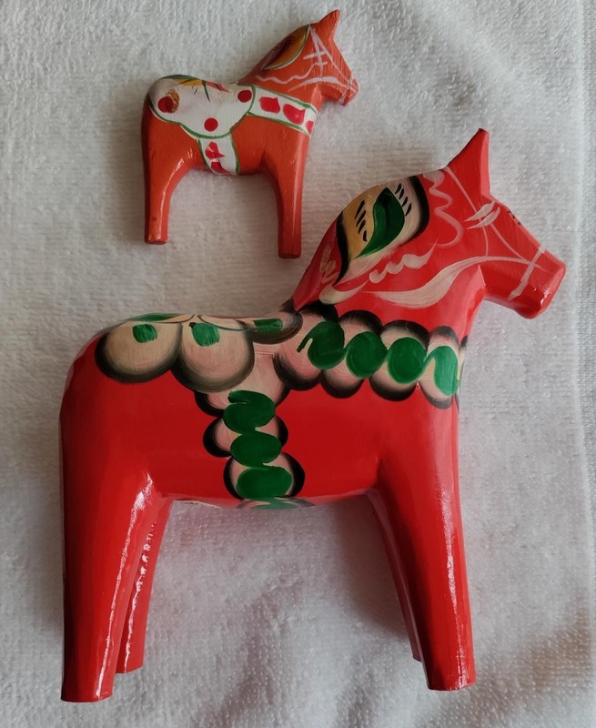 Nils Olsson 6”  Dala Orange Horse  with Flowers Akta Dalahemslojd + Magnet