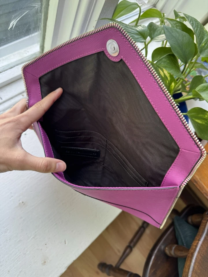 Bolso sin asas Rebecca Minkoff Leo sobre cuero púrpura delgado con cremallera Foto 4 de 4