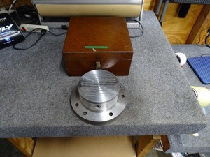 Holland 6" Magnetic CNC Chuck 9" Face Plate w/ wooden storage box